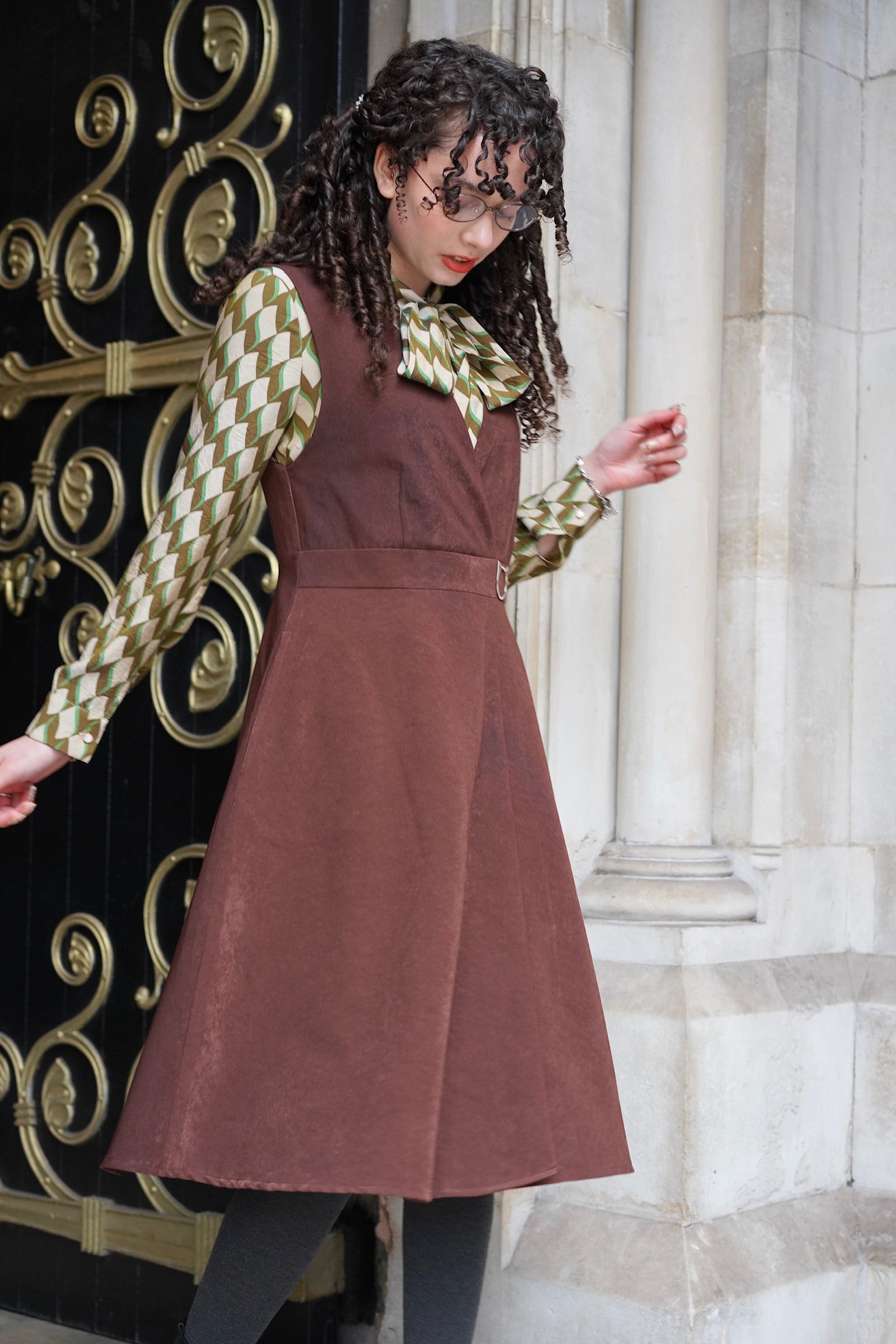 Sleek Kitty Pinafore (Cocoa Brown)