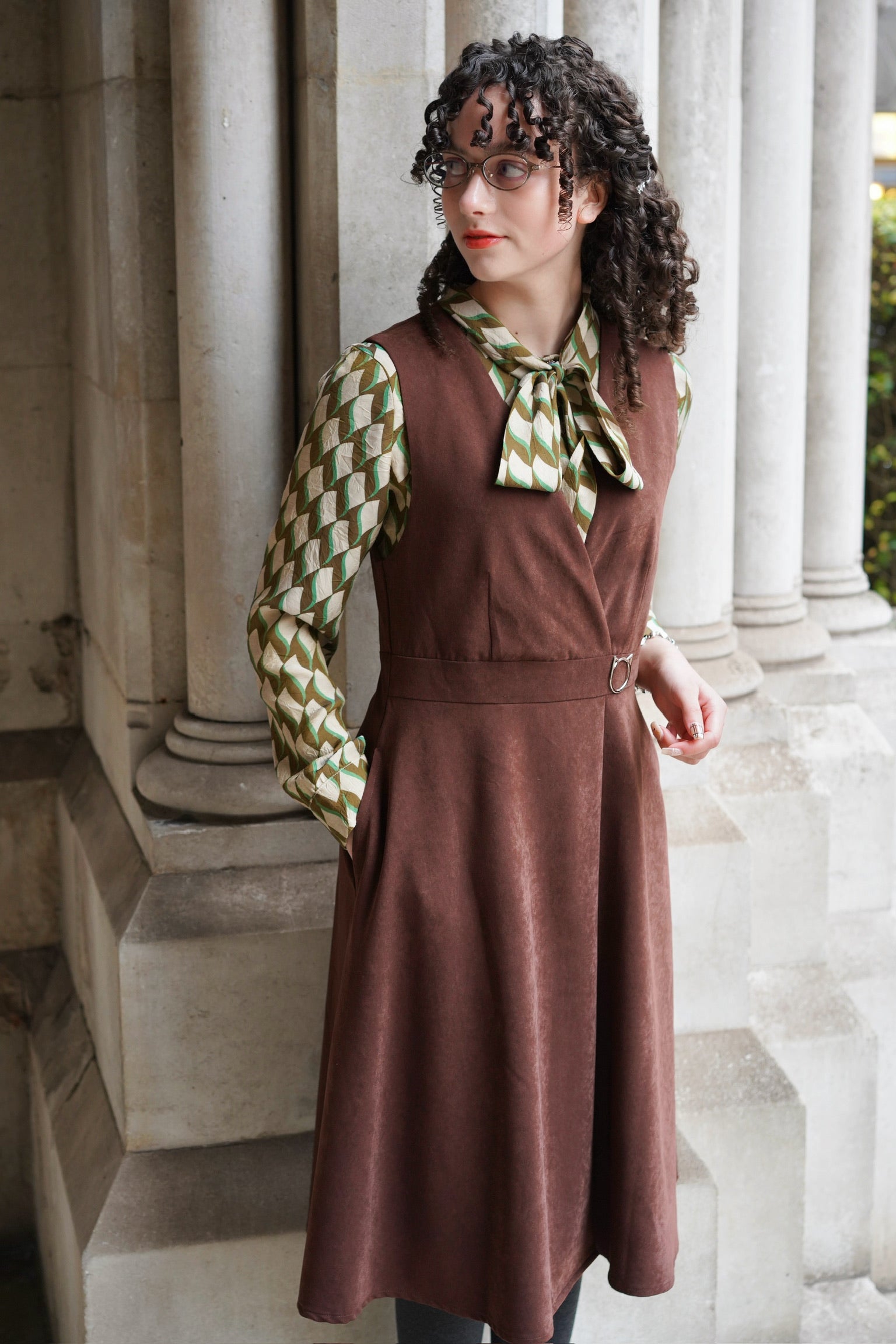 Sleek Kitty Pinafore (Cocoa Brown)
