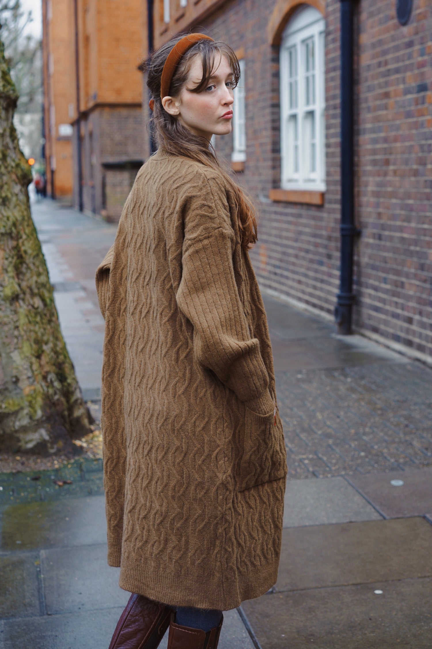 Slouchy Cable Fox Cardigan (Warm Brown)