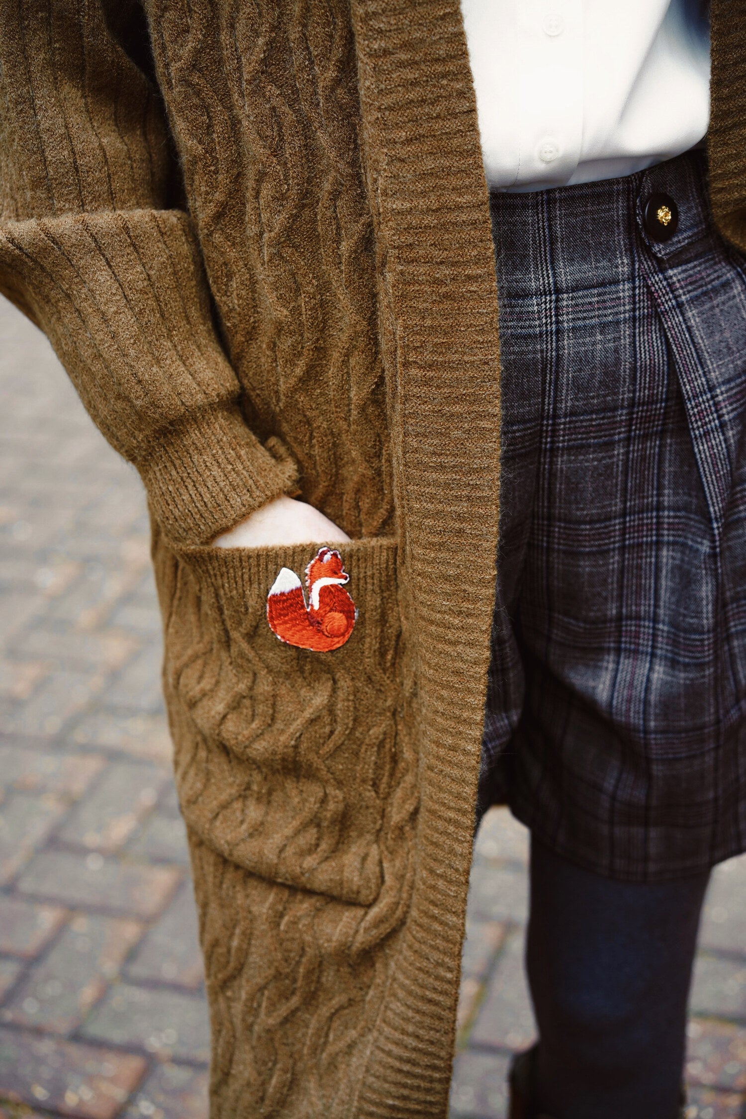 Slouchy Cable Fox Cardigan (Warm Brown)