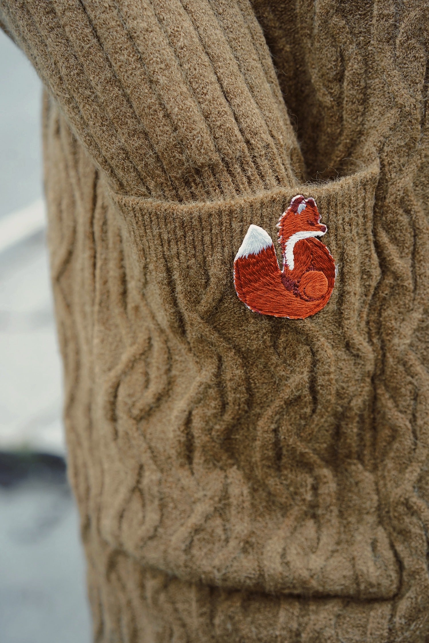 Slouchy Cable Fox Cardigan (Warm Brown)