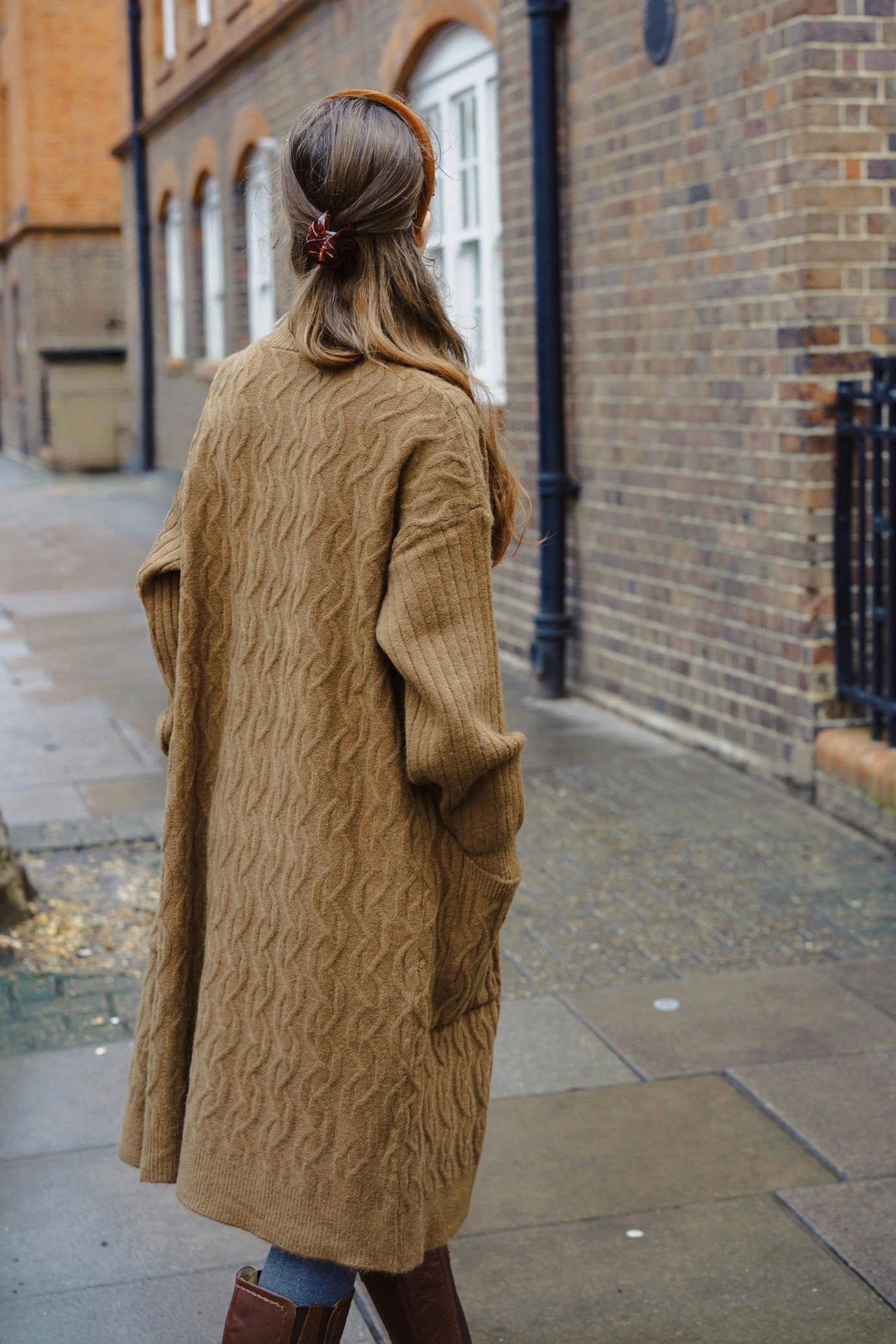 Slouchy Cable Fox Cardigan (Warm Brown)