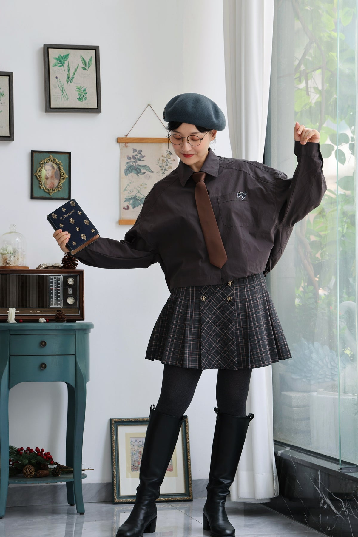 Startled Kitty Blouson Shirt (Charcoal)