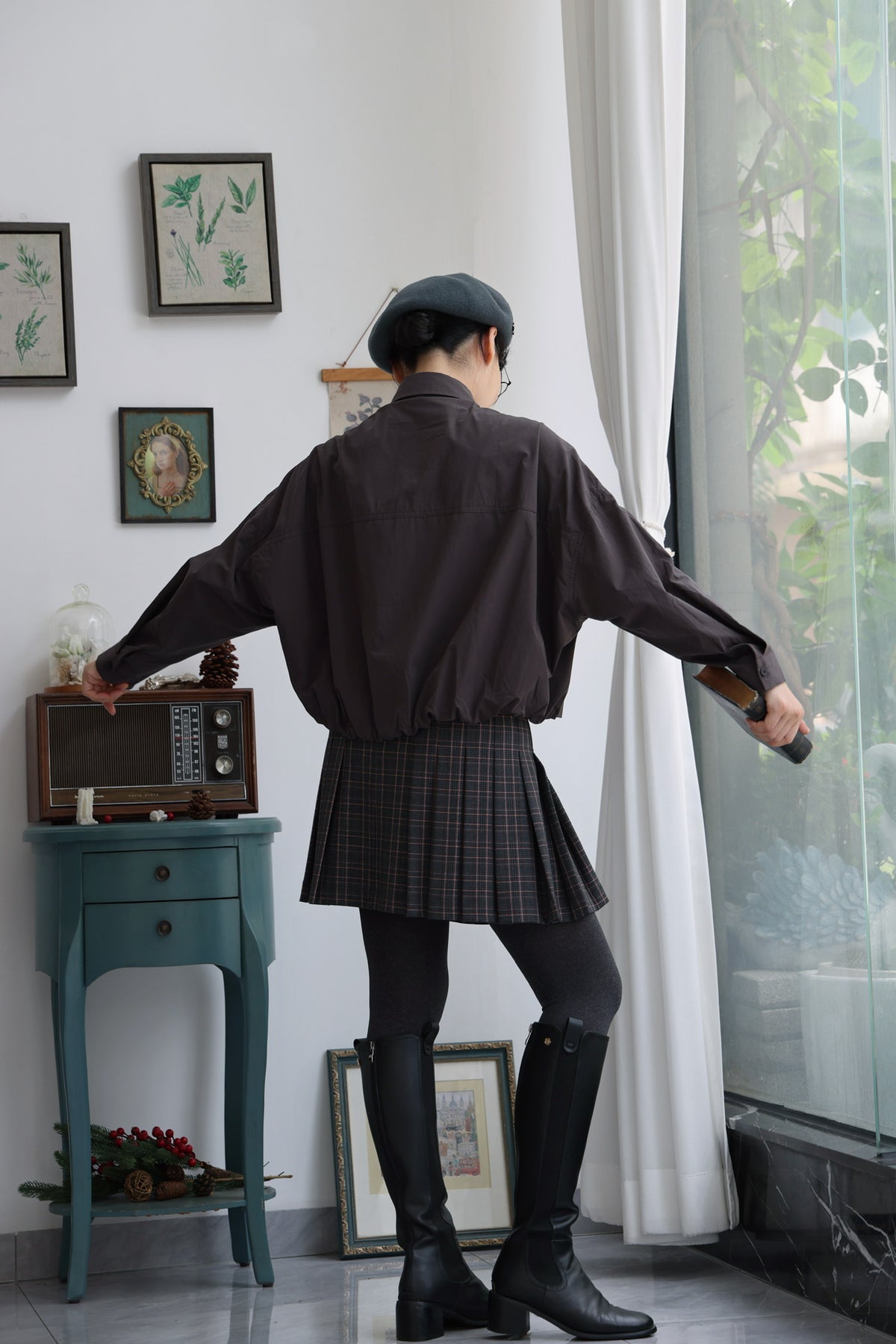 Startled Kitty Blouson Shirt (Charcoal)