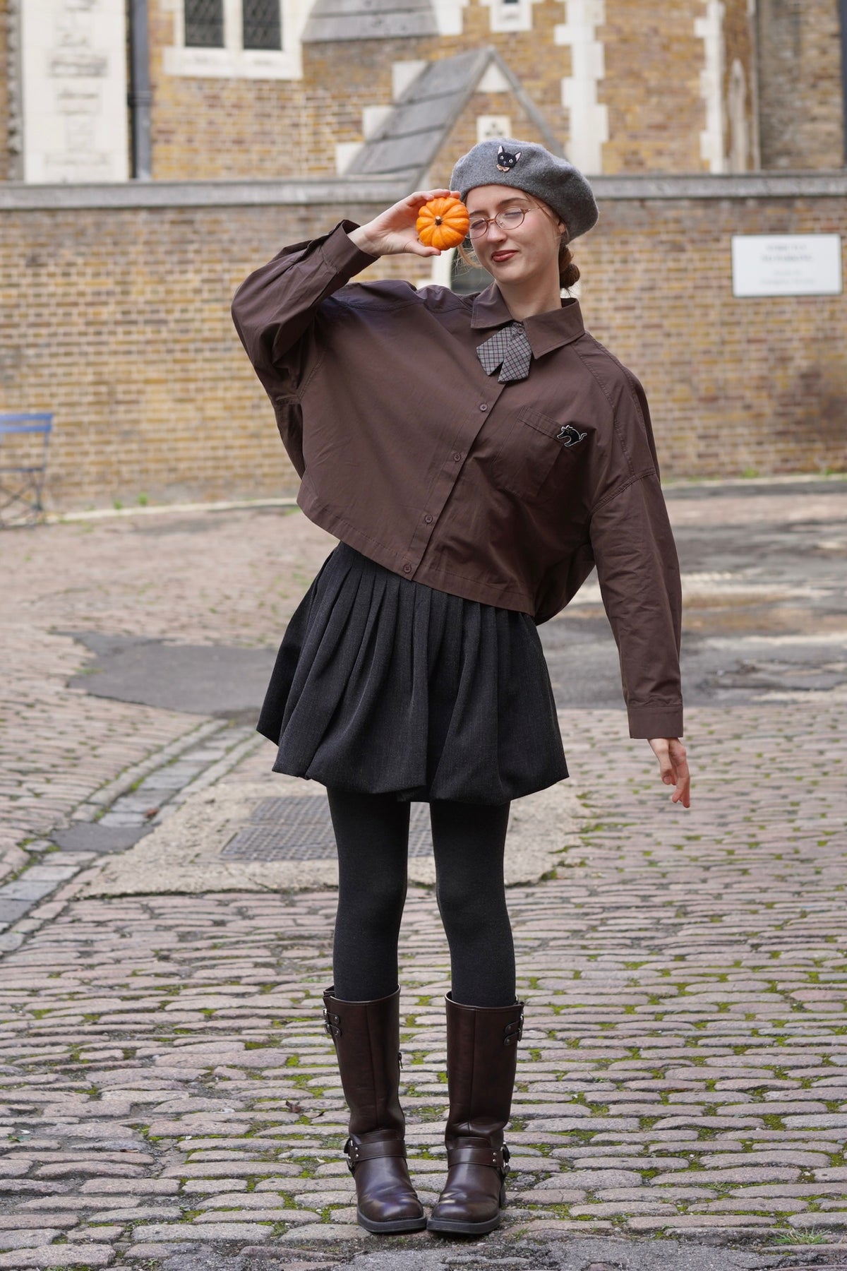 Startled Kitty Blouson Shirt (Chocolate)