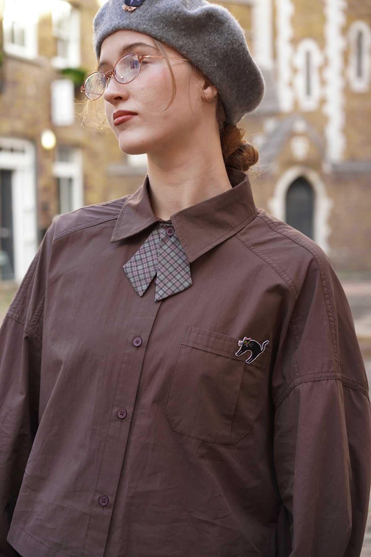 Startled Kitty Blouson Shirt (Chocolate)