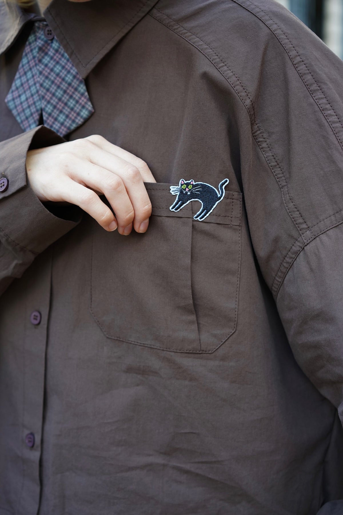 Startled Kitty Blouson Shirt (Chocolate)