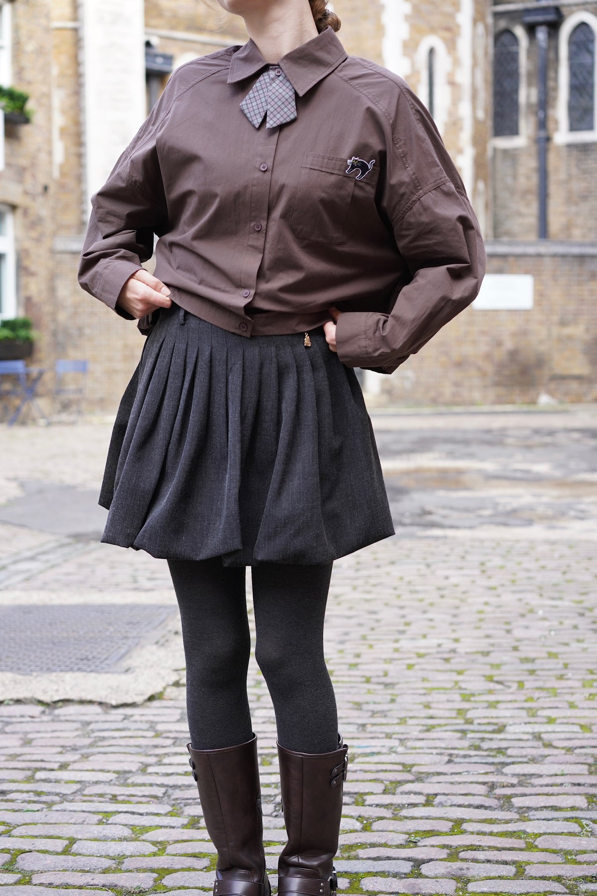 Startled Kitty Blouson Shirt (Chocolate)