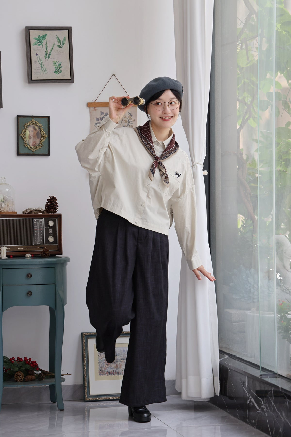 Startled Kitty Blouson Shirt (Cream)