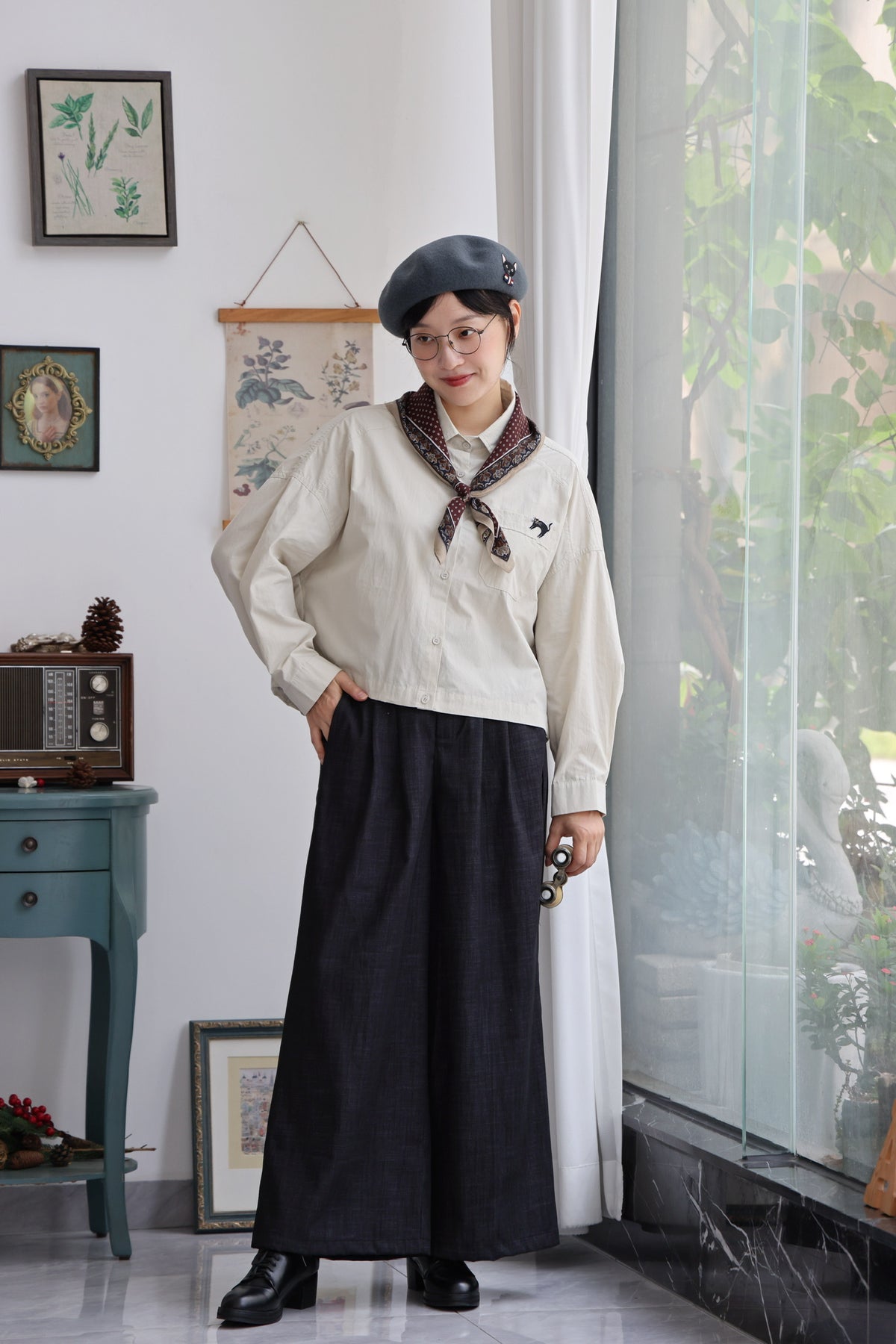 Startled Kitty Blouson Shirt (Cream)