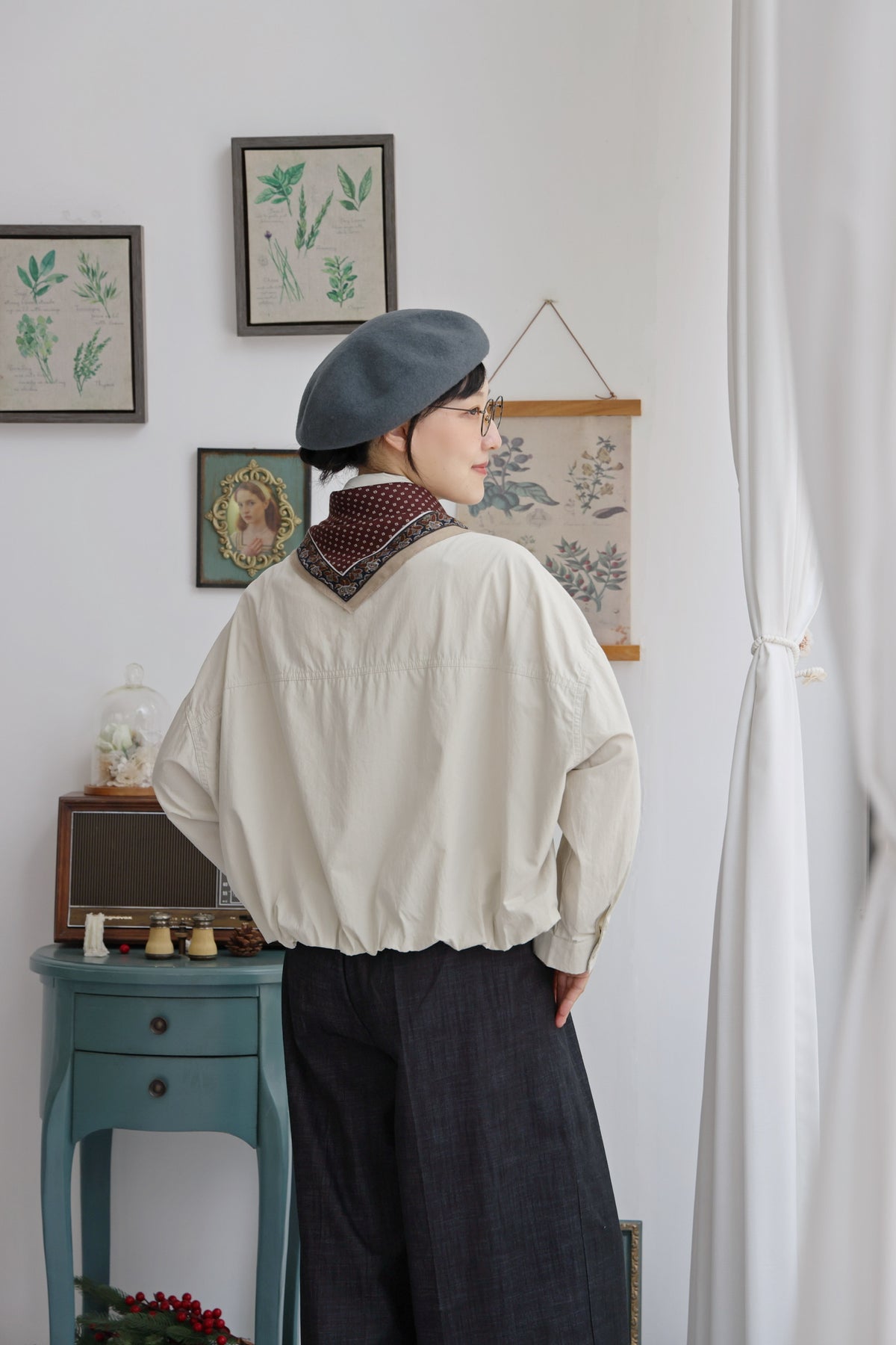 Startled Kitty Blouson Shirt (Cream)