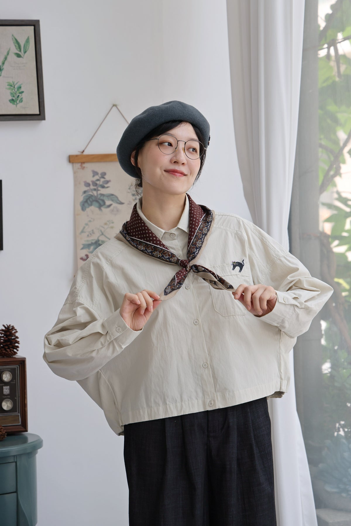 Startled Kitty Blouson Shirt (Cream)