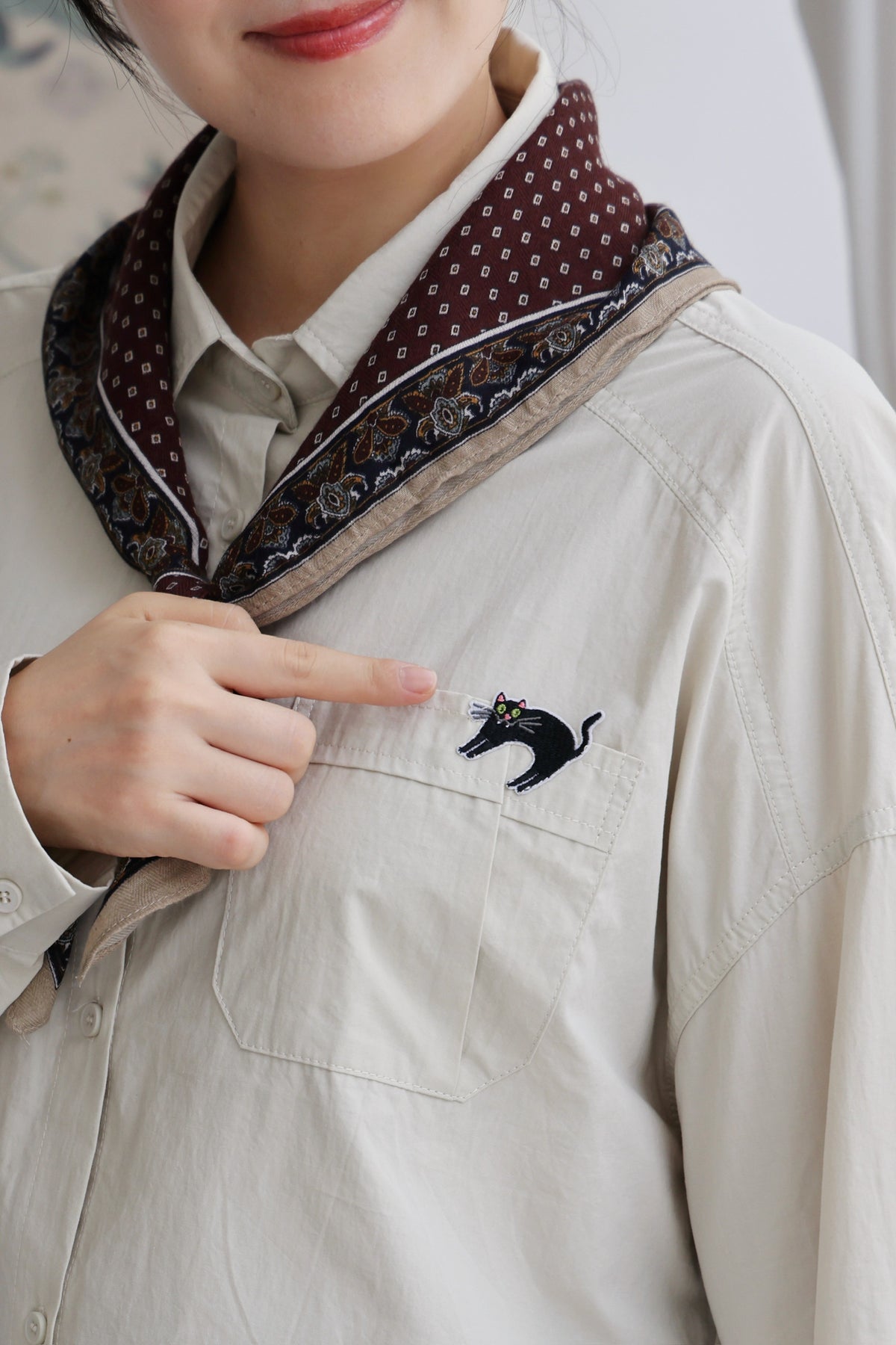 Startled Kitty Blouson Shirt (Cream)