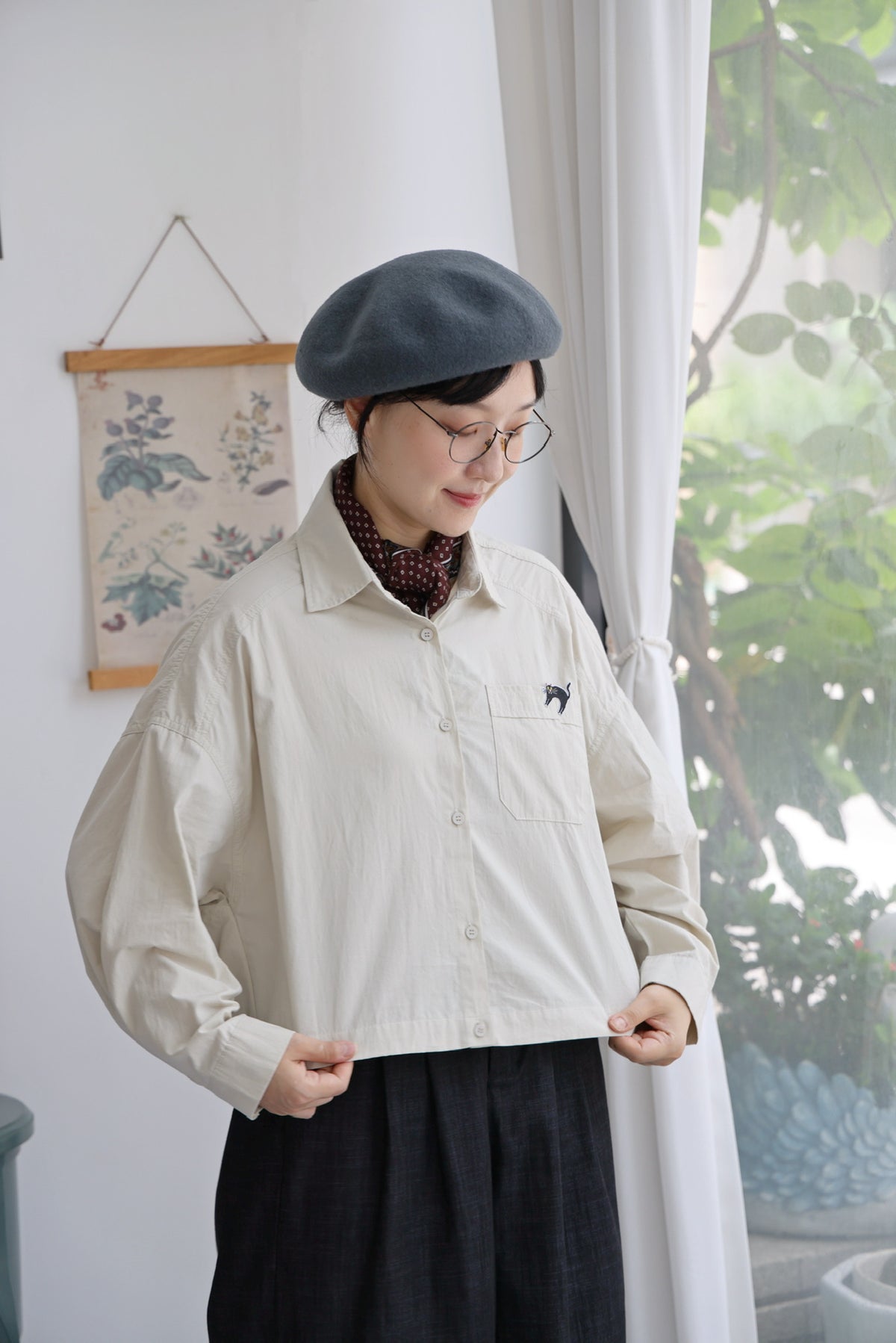 Startled Kitty Blouson Shirt (Cream)