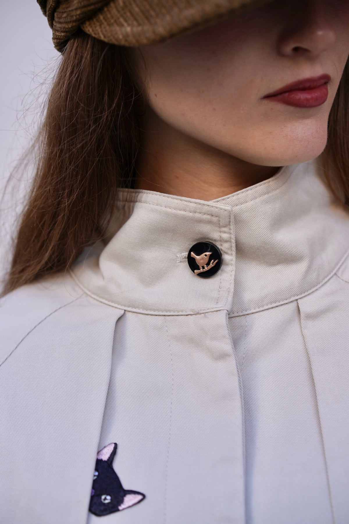 Startled Kitty Blouson Shirt (Cream)