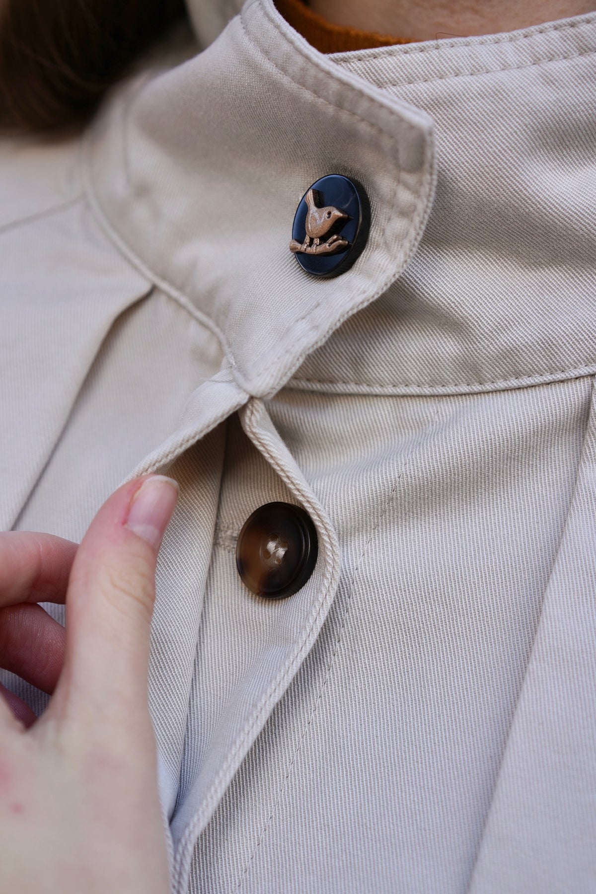 Startled Kitty Blouson Shirt (Cream)