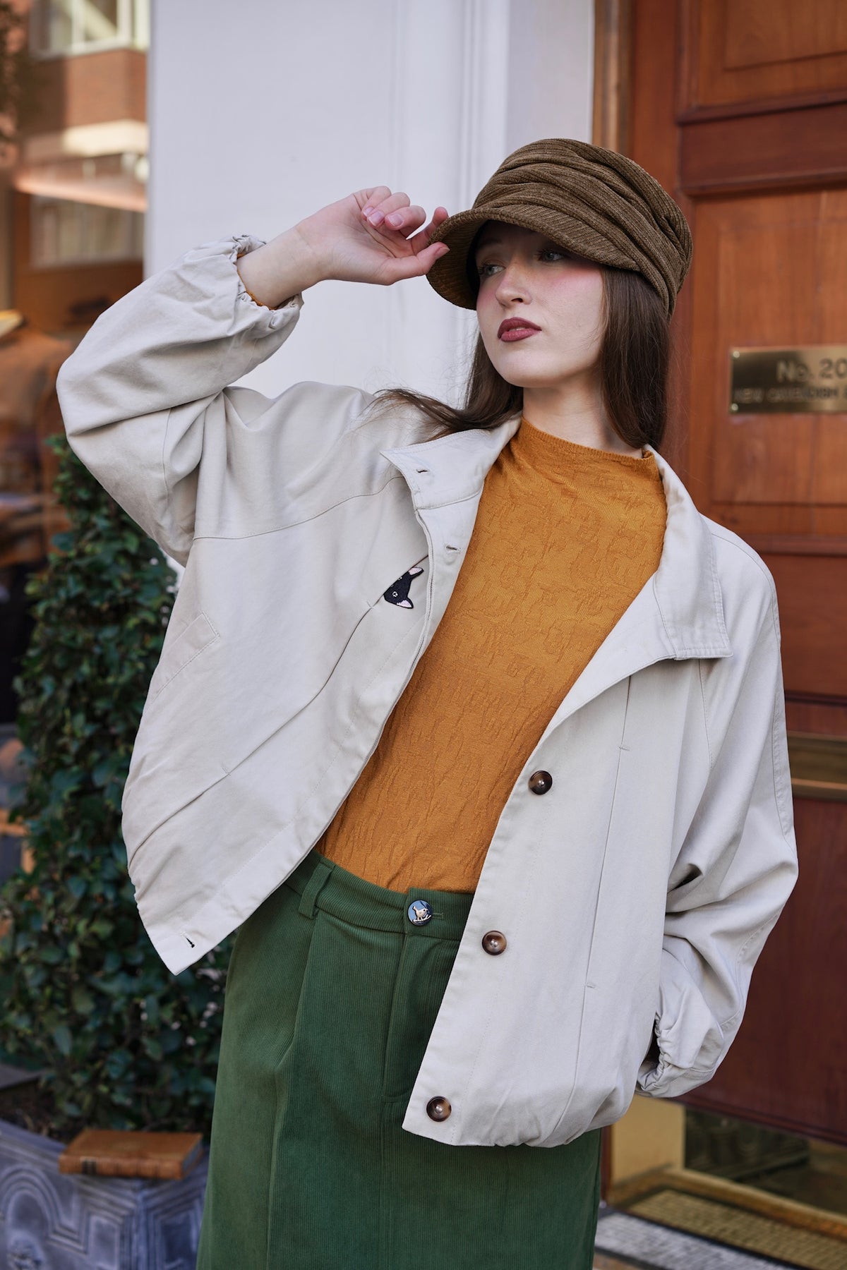 Startled Kitty Blouson Shirt (Cream)