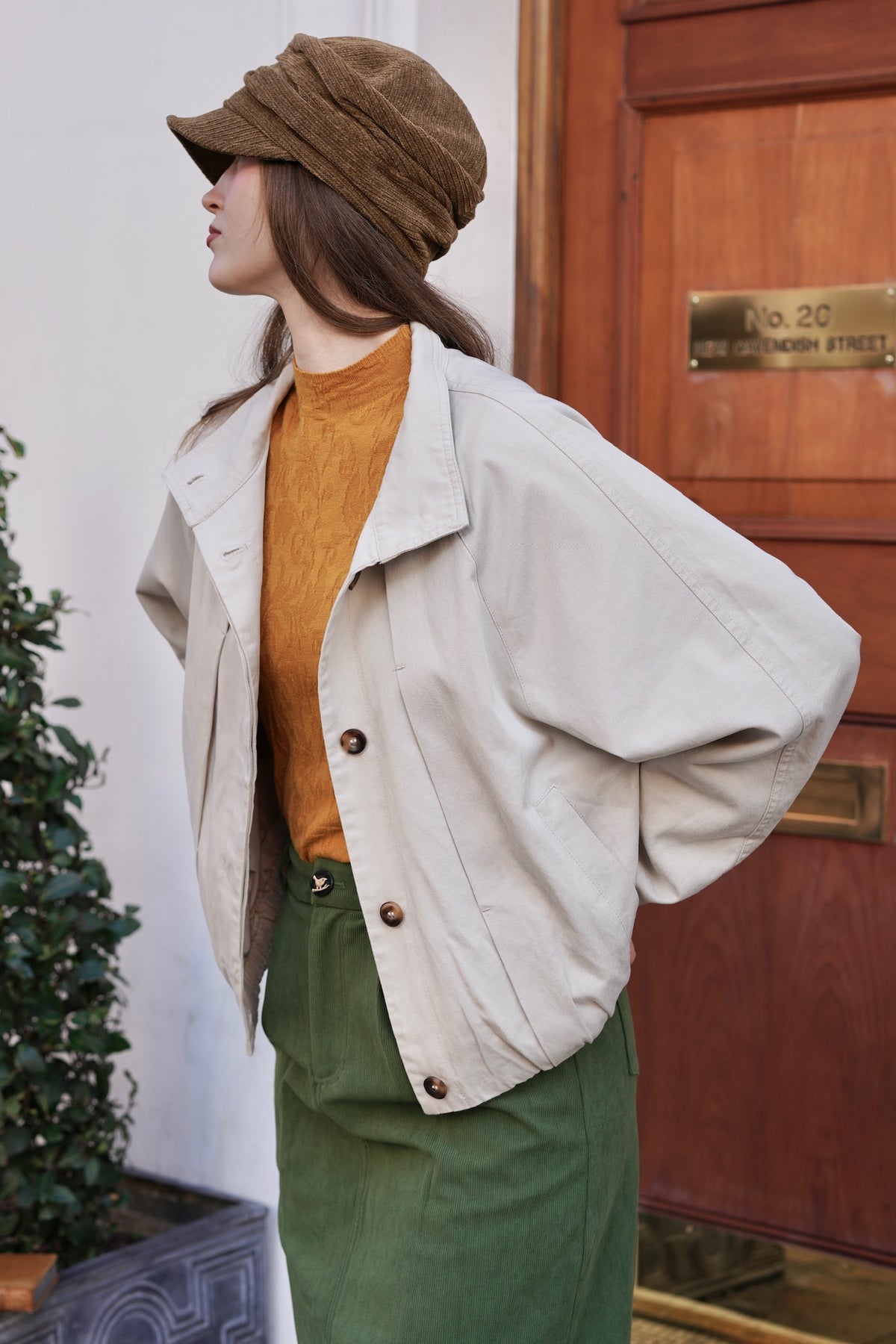Startled Kitty Blouson Shirt (Cream)