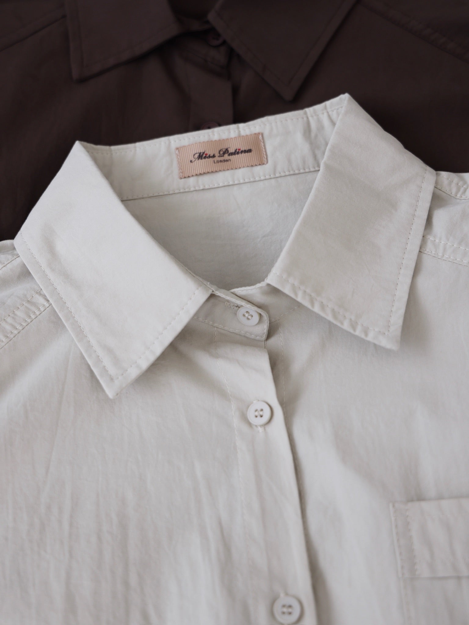 Startled Kitty Blouson Shirt (Cream / Charcoal / Chocolate)