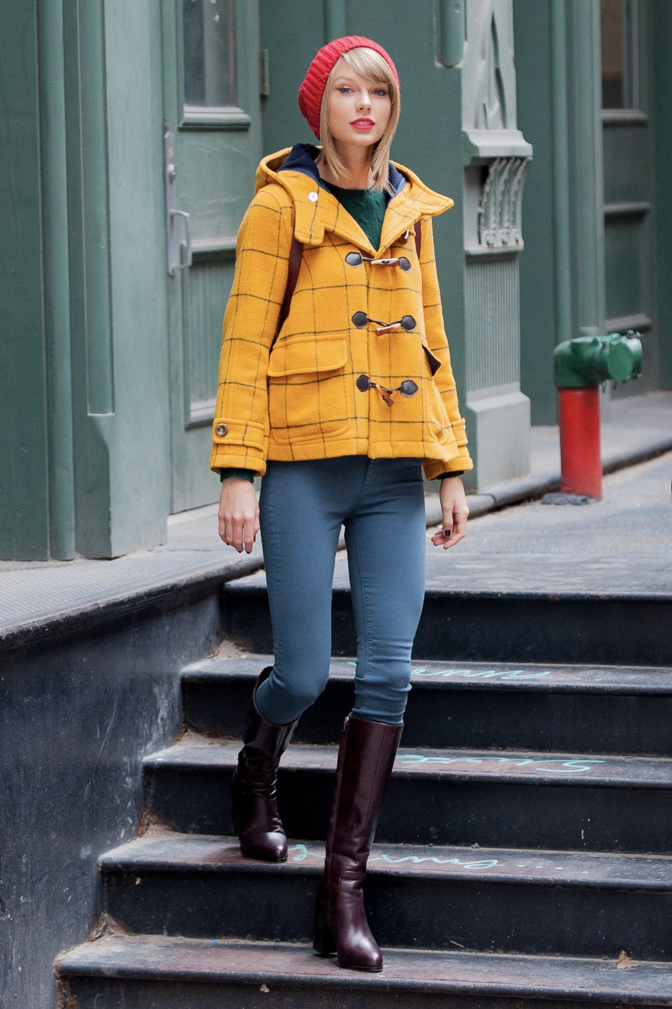 TaylorSwiftPaddingtonCoatShortVersion.jpg