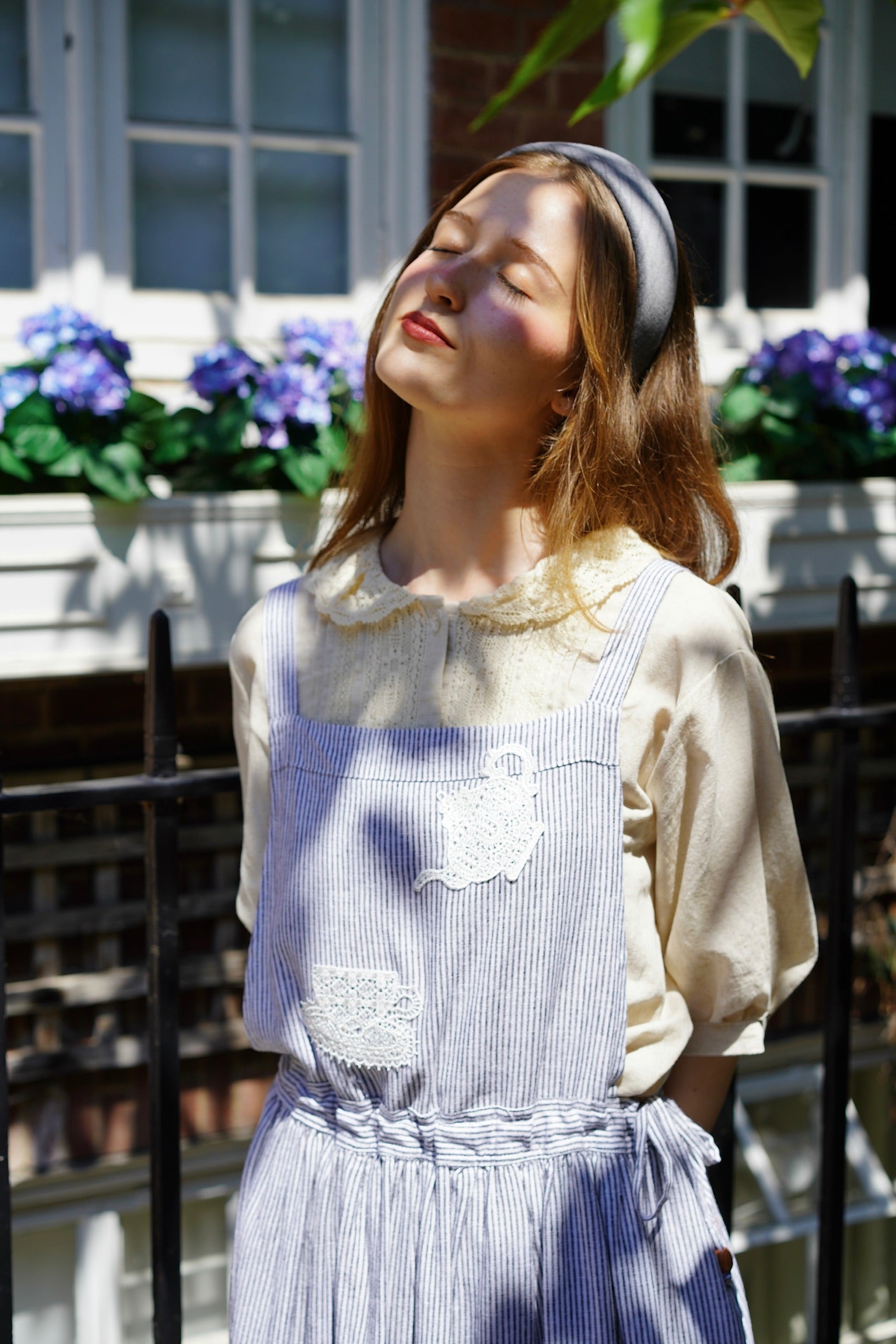 Tea Time Apron-Strap Linen Dress (Pinstripe）