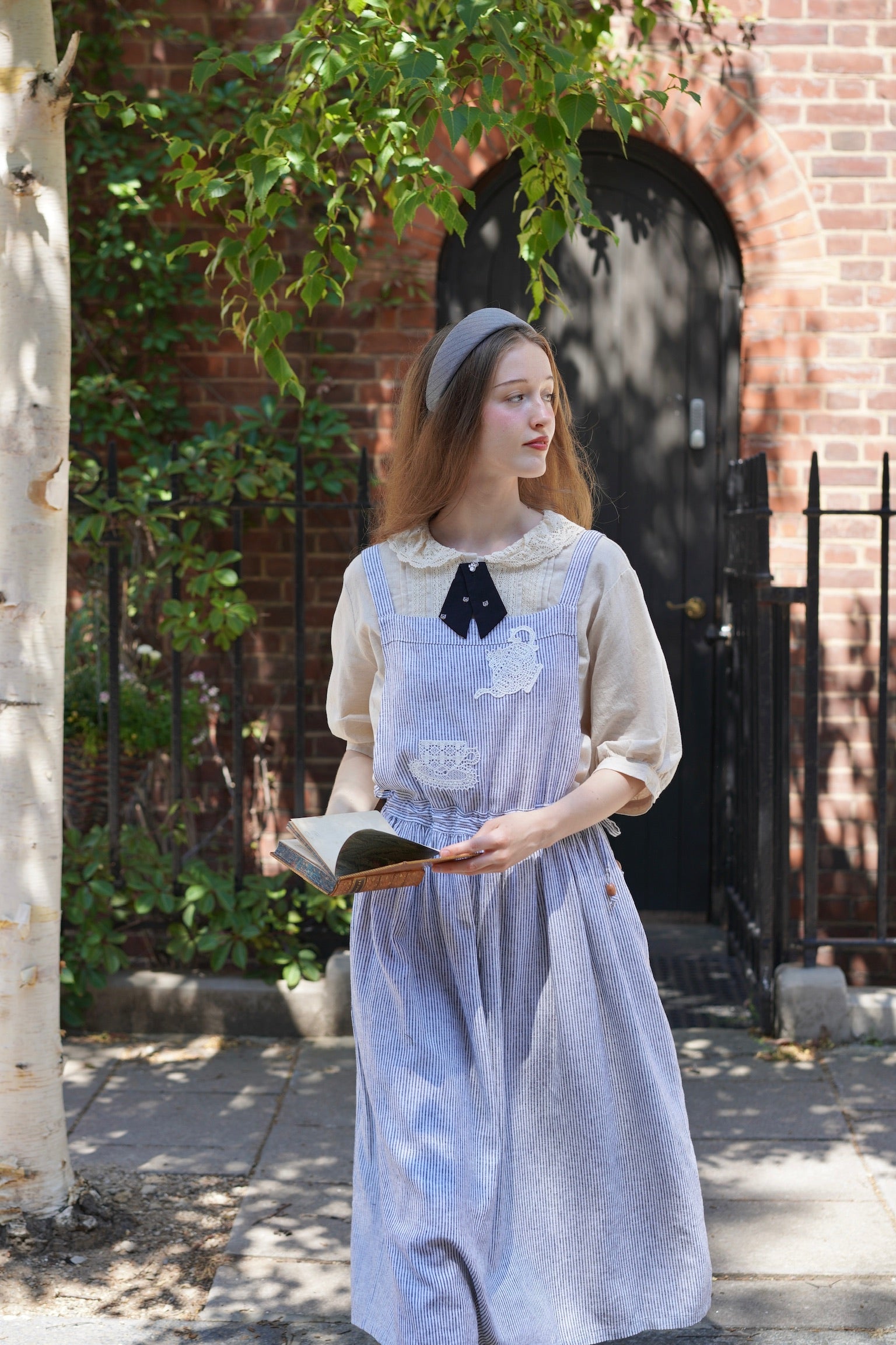Tea Time Apron-Strap Linen Dress (Pinstripe）