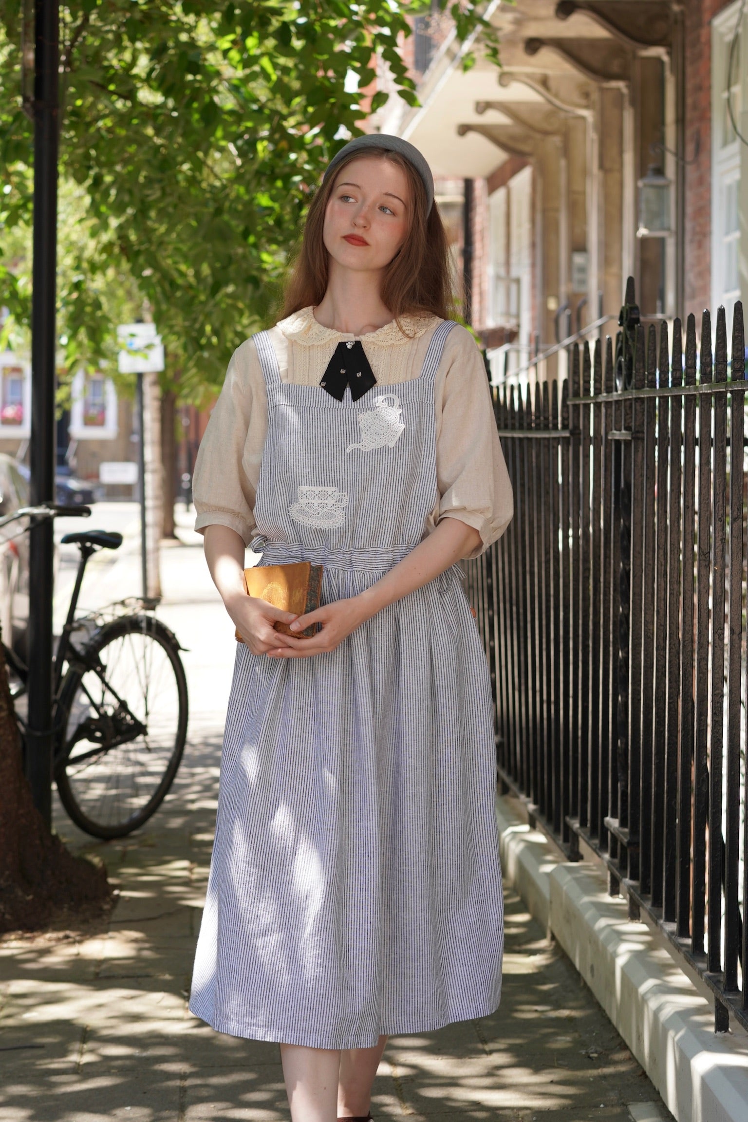Tea Time Apron-Strap Linen Dress (Pinstripe）