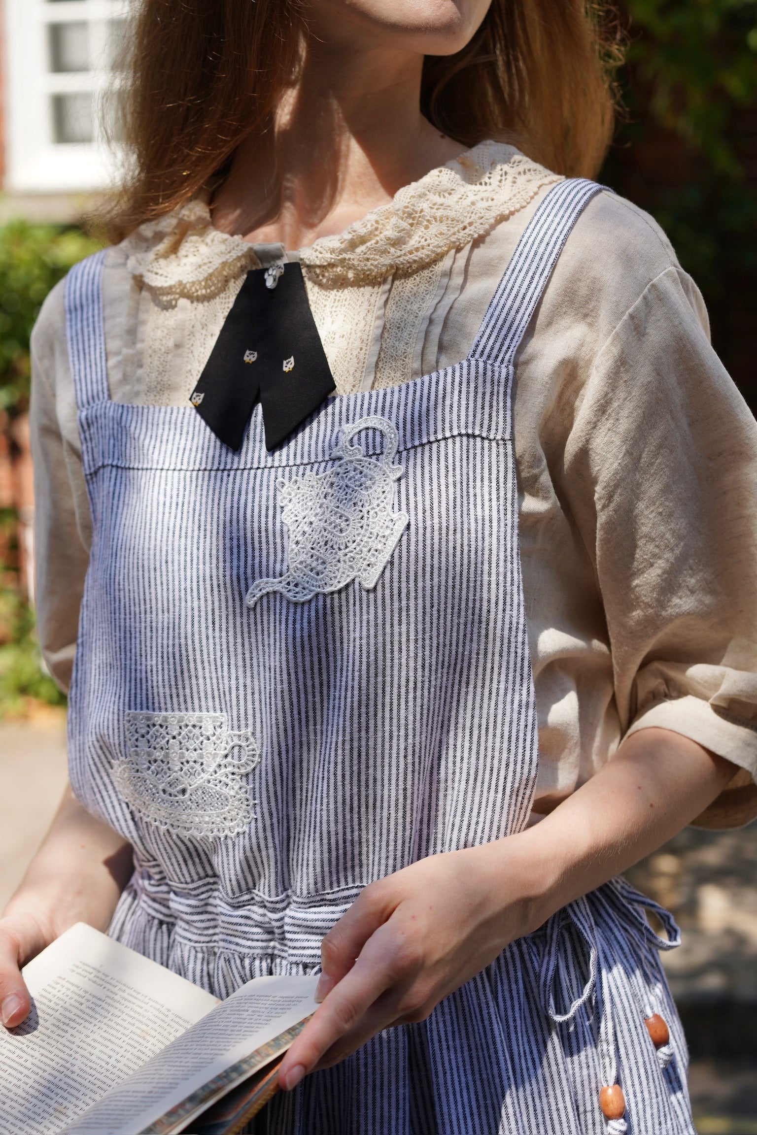 Tea Time Apron-Strap Linen Dress (Pinstripe）