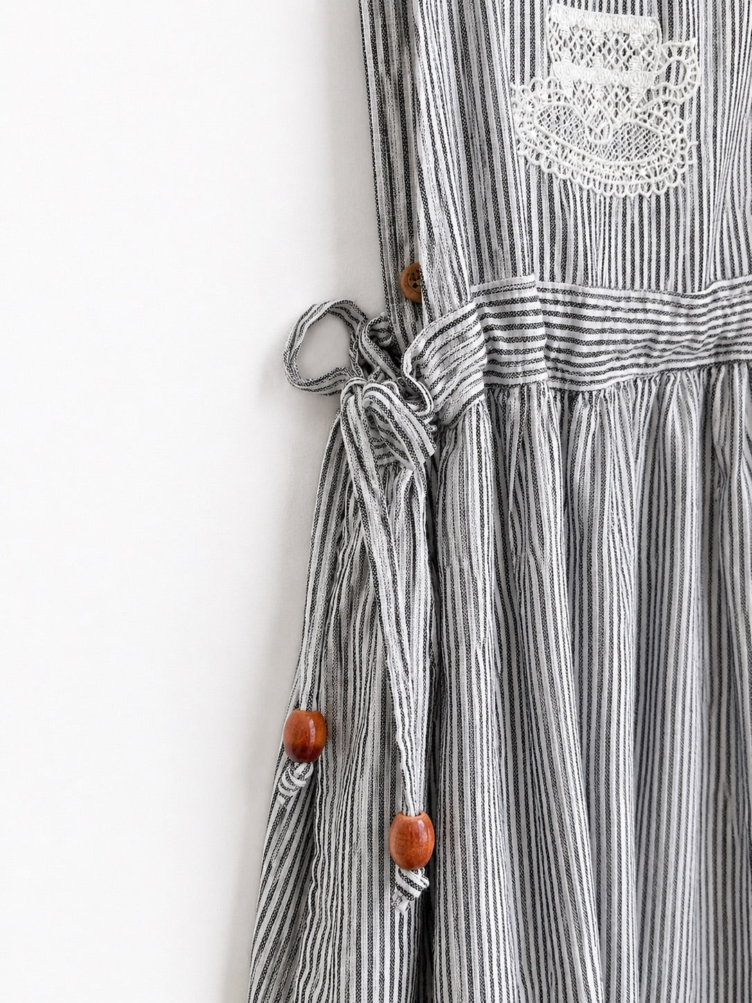 Tea Time Apron-Strap Linen Dress (Pinstripe）