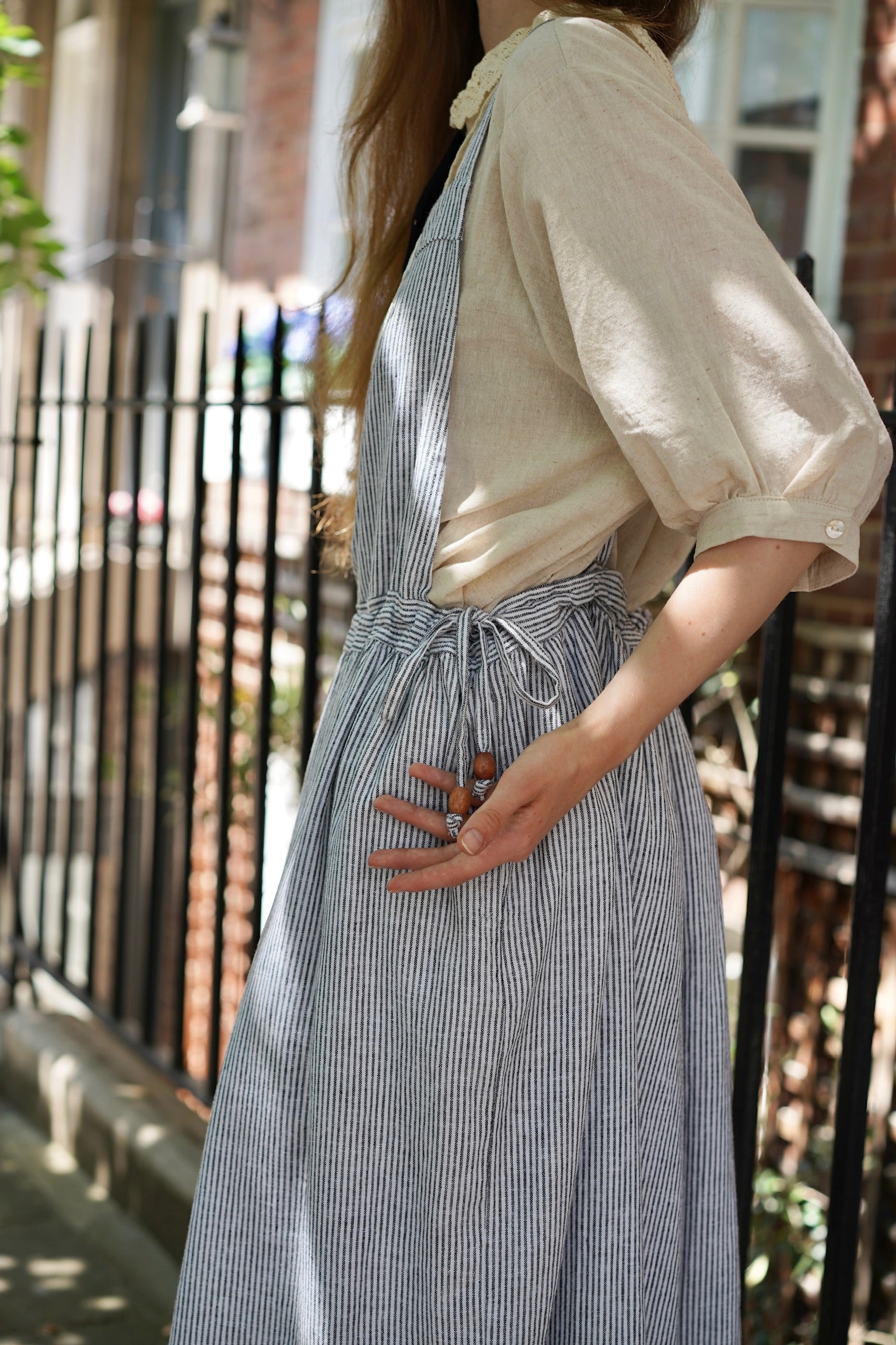 Tea Time Apron-Strap Linen Dress (Pinstripe）