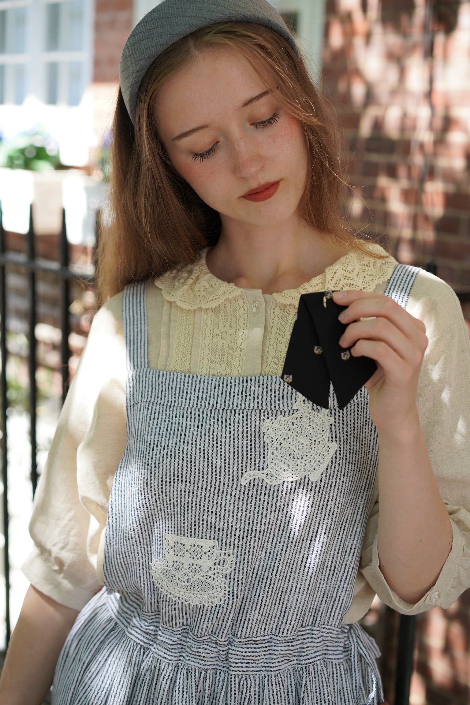Tea Time Apron-Strap Linen Dress (Pinstripe）