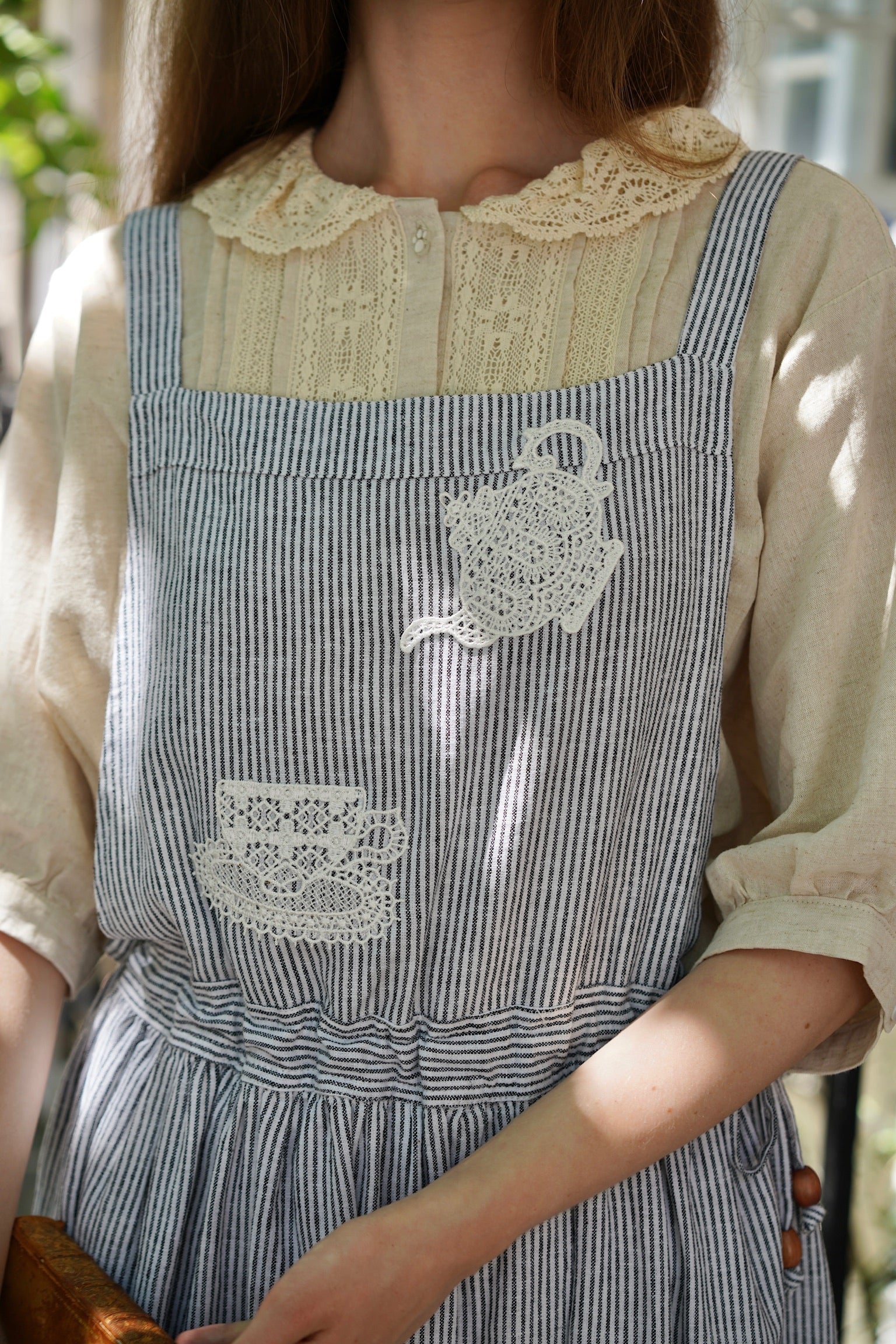 Tea Time Apron-Strap Linen Dress (Pinstripe）