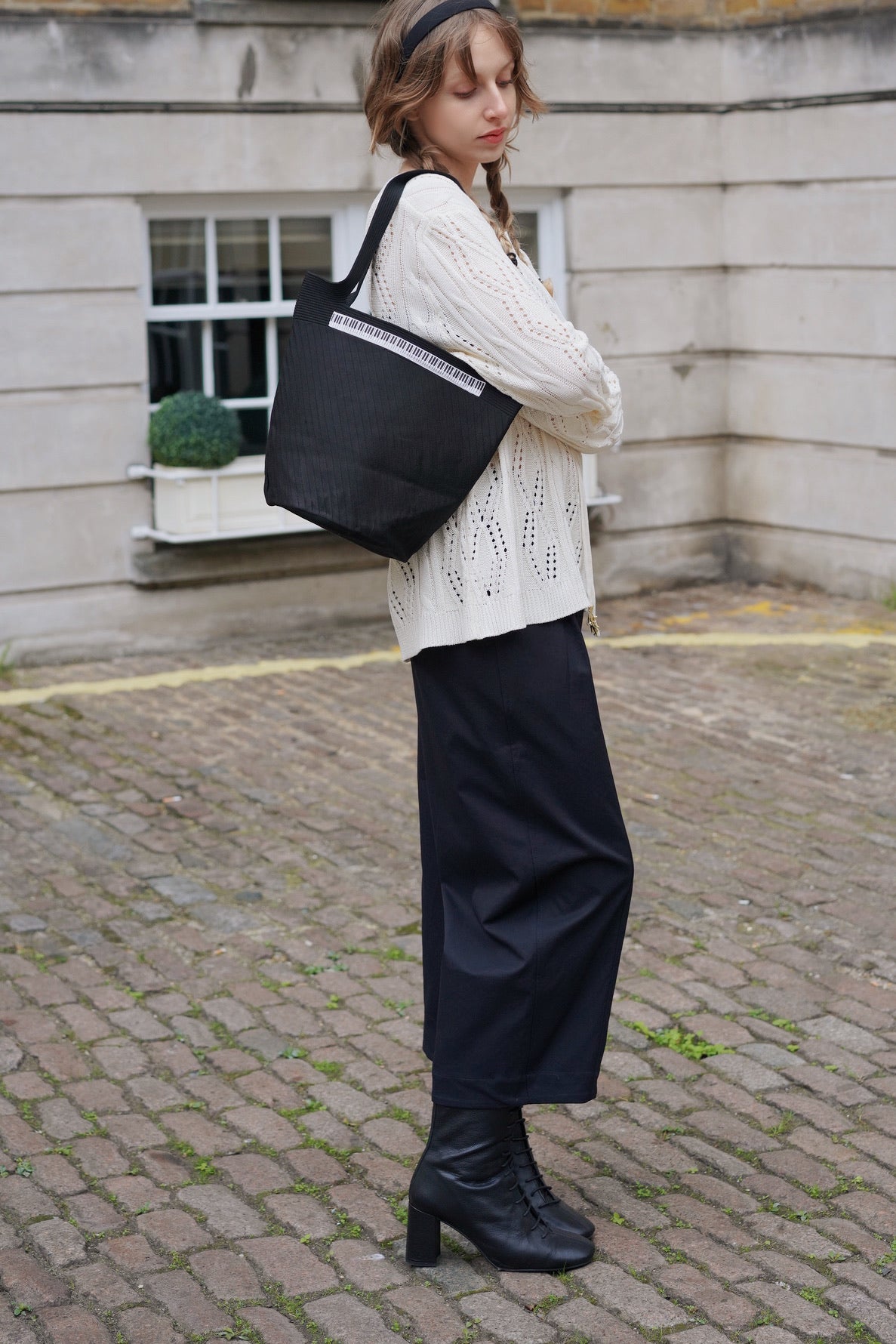 Thing_sEmbraceJumper_Cream_OxfordBarrelPants_NavyBlack_2.jpg
